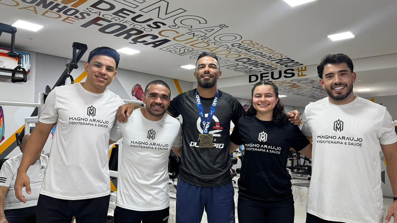 Equipe com paciente em atendimento